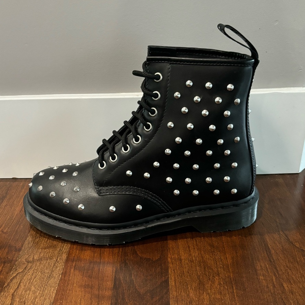 Dr Marten 1460 Stud Wanama Leather Lace Up Boots NWOT